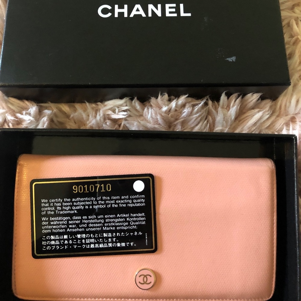 Coco button CHANEL wallet